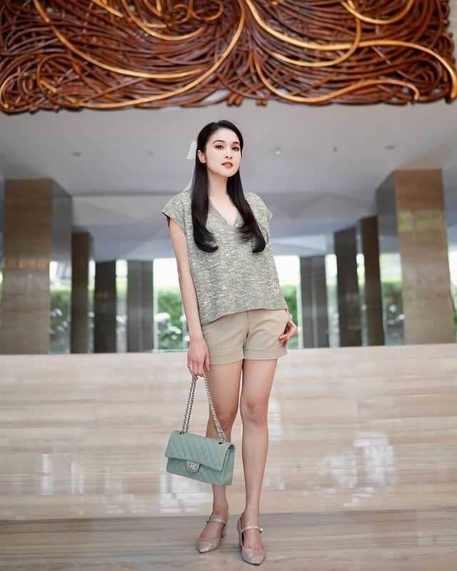 Sandra Dewi (instagram.com/sandradewi88)