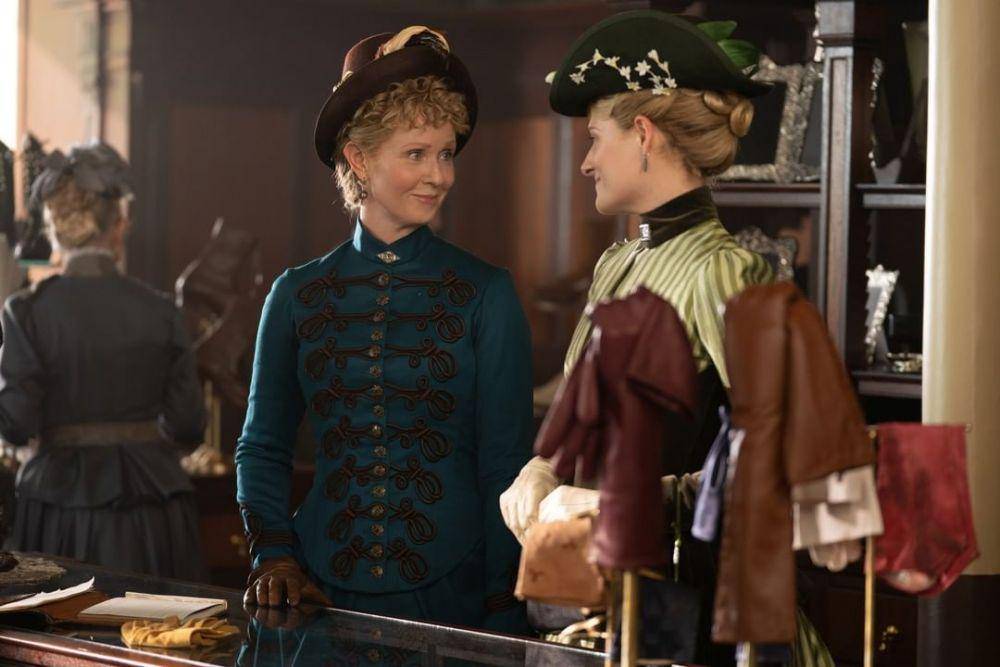 Cynthia Nixon dan Louisa Jacobson dalam serial The Gilded Age (instagram.com/gildedagehbo)