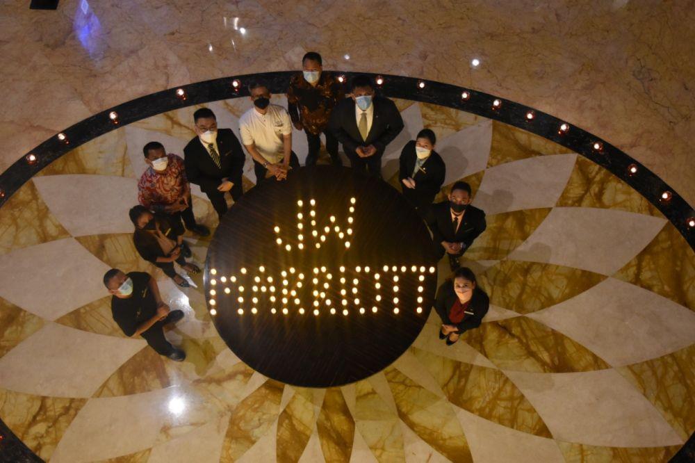 Kampanye Earth Hour, JW Marriott Medan Tampak Gelap Selama Sejam