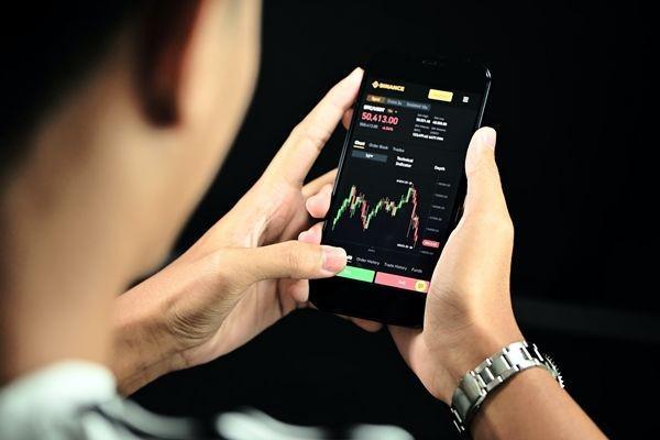 9 Perbedaan Binary Option dan Spot Trading, Jangan Keliru!
