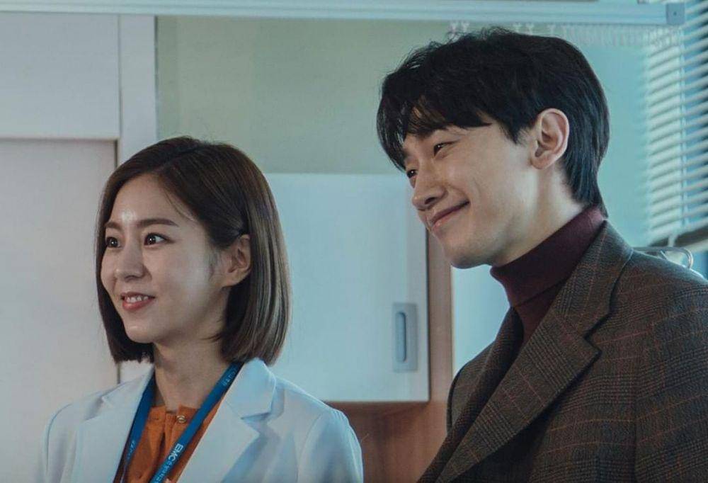 UEE dan Rain di drama Ghost Doctor (instagram.com/tvn_drama)
