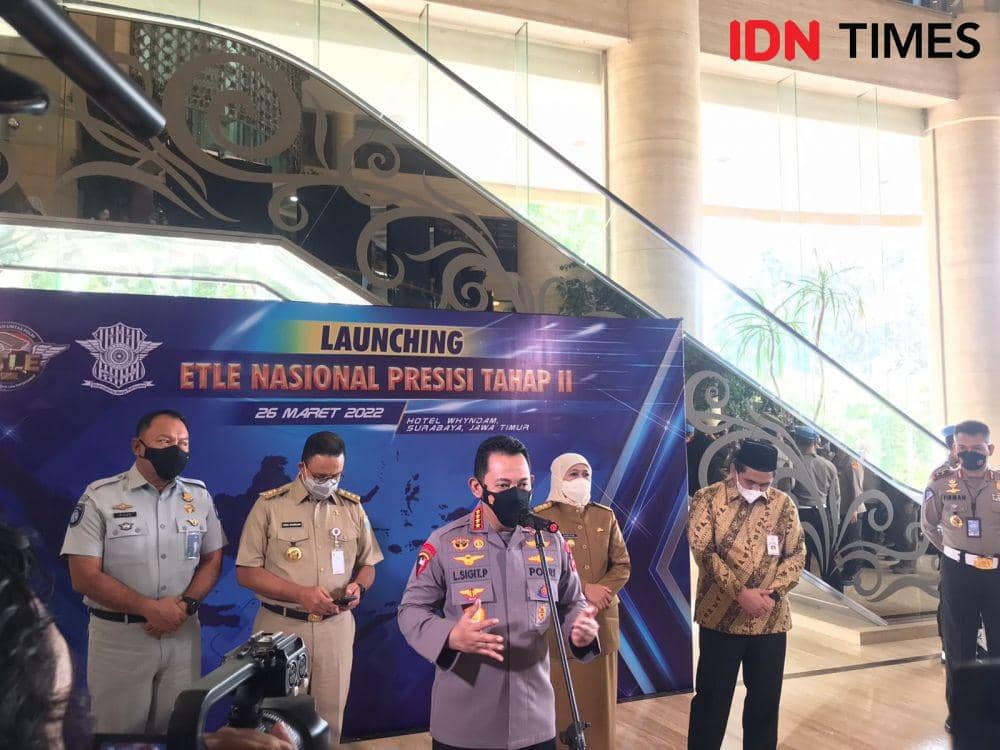Kapolri, Jendral Listyo Sigit saat konferensi pers di Hotel Whyndam Surabaya, Sabtu (26/3/2022). (IDN Times/Khusnul Hasana)