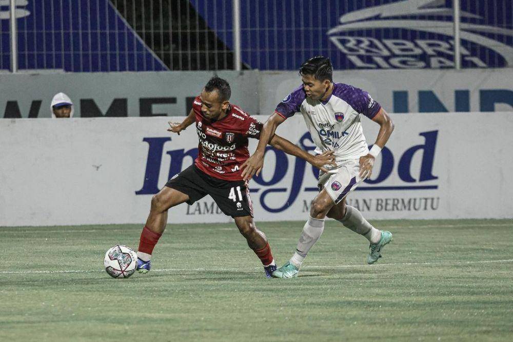 Bali United saat berlaga melawan Persita (instagram.com/irfanjaya41)