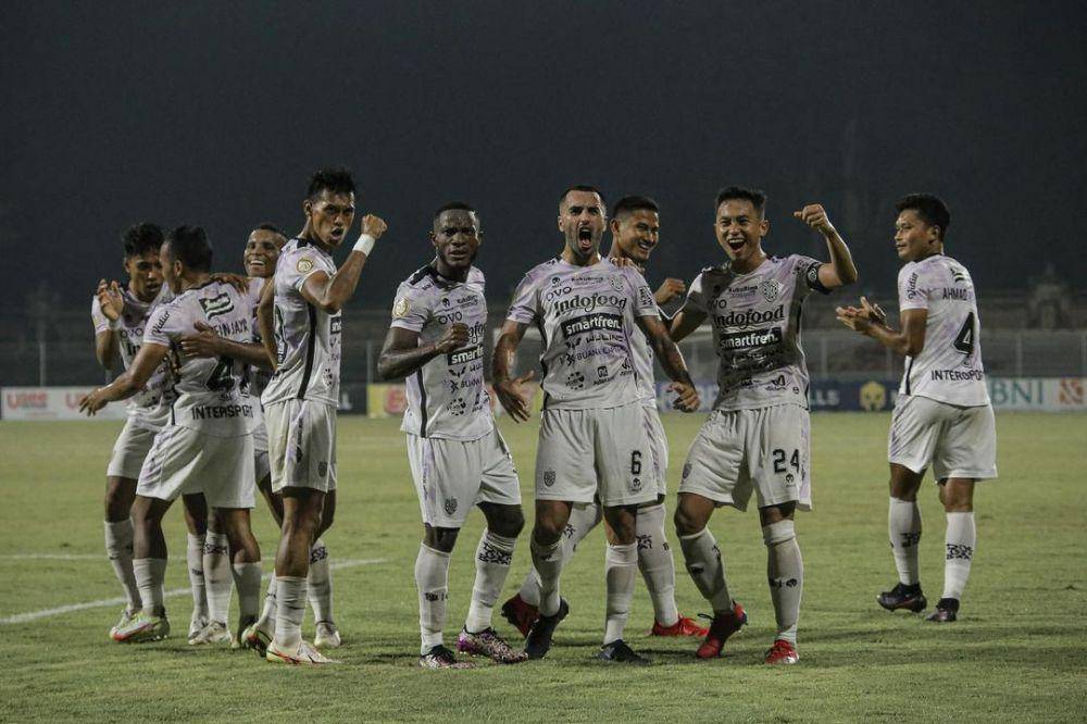 Para pemain Bali United saat merakan gol. (instagram.com/rickyfajrin24)