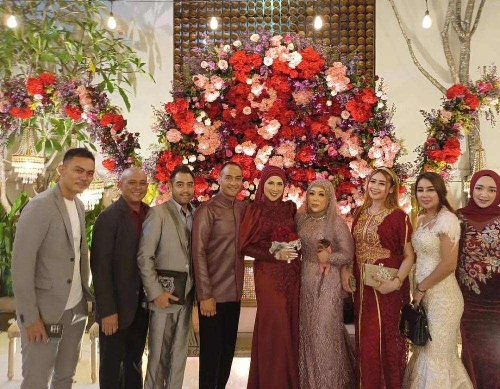 Busana dan makeup Venna Melinda. (instagram.com/selly.sspink83 )