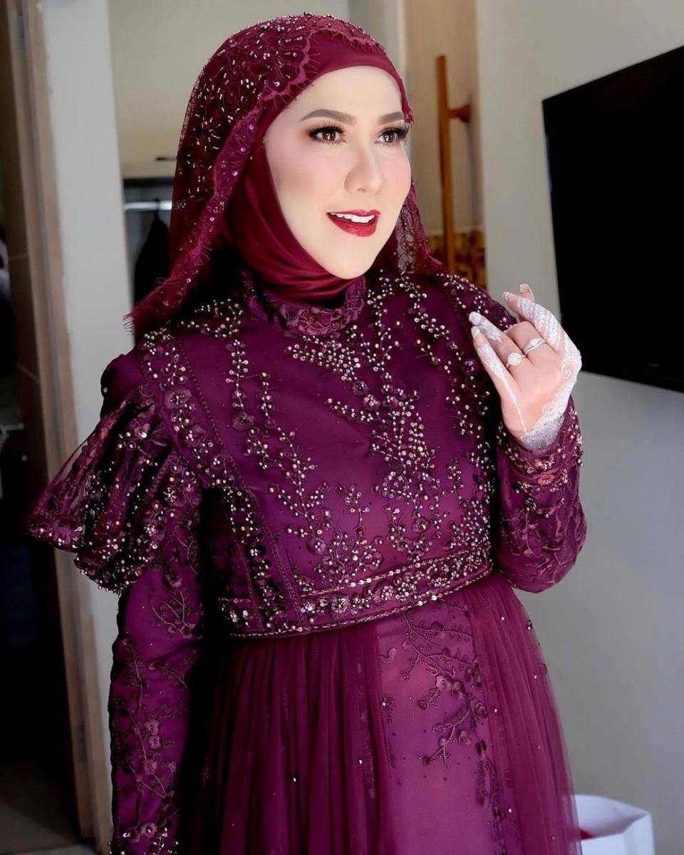 Busana dan makeup Venna Melinda. (instagram.com/olisherawati)