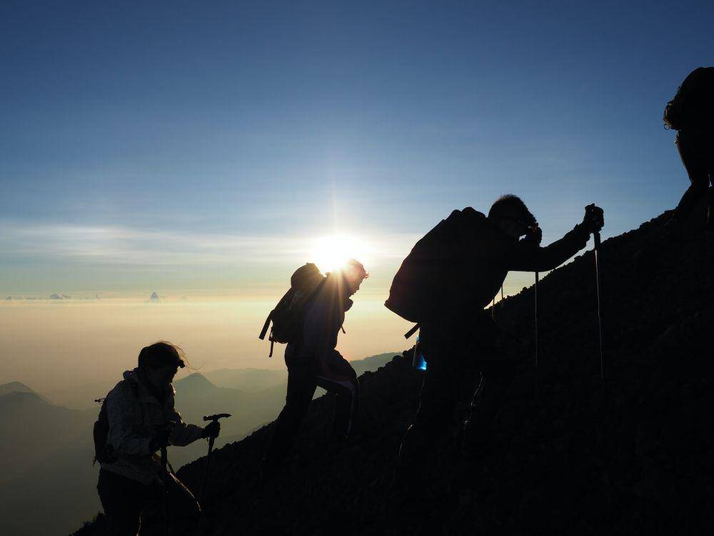 potret pendaki di Gunung Rinjani (unsplash.com/Eugene Chow)