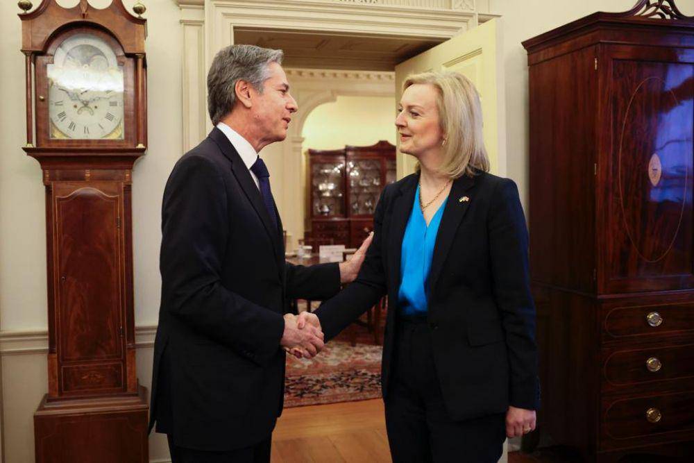 Menteri Luar Negeri AS Antony Blinken dan Liz Truss (Twitter.com/Liz Truss)