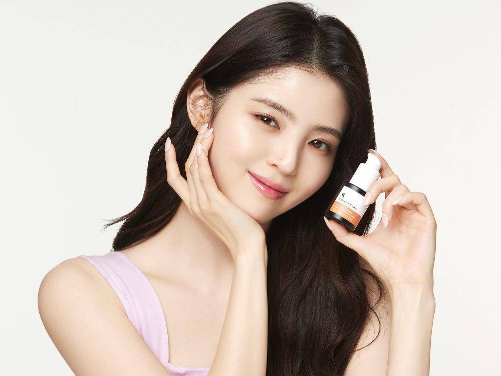 Han So Hee dalam kampanye bersama Somethinc (dok. Somethinc)