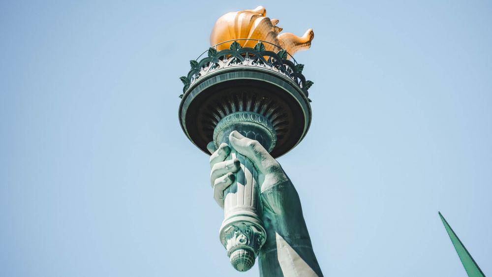 obor Patung Liberty (unsplash.com/Mateus Maia)