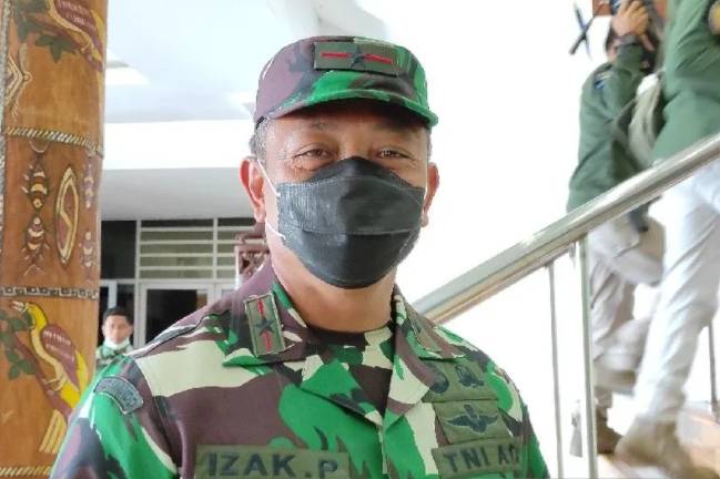 Danrem 172 PWY Brigjen TNI Izak Pangemanan. (ANTARA/Evarukdijati)