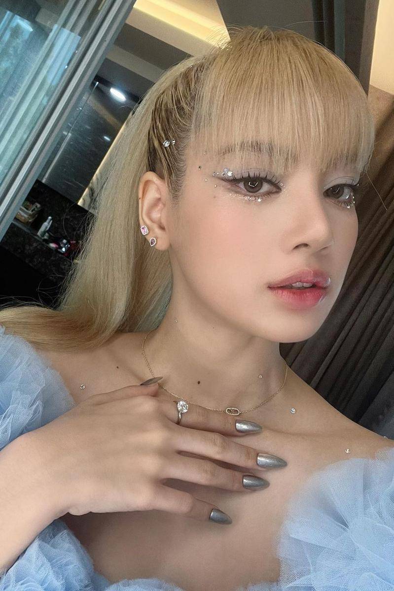momen Lisa Blackpink rayakan ulang tahun ke-25 (instagram.com/lalalalisa_m)