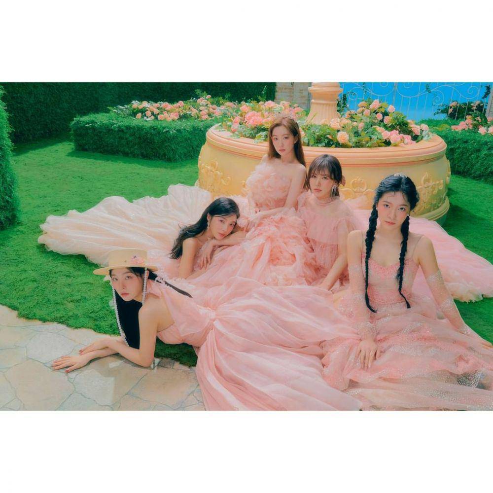 Red Velvet (instagram.com/redvelvet.smtown)