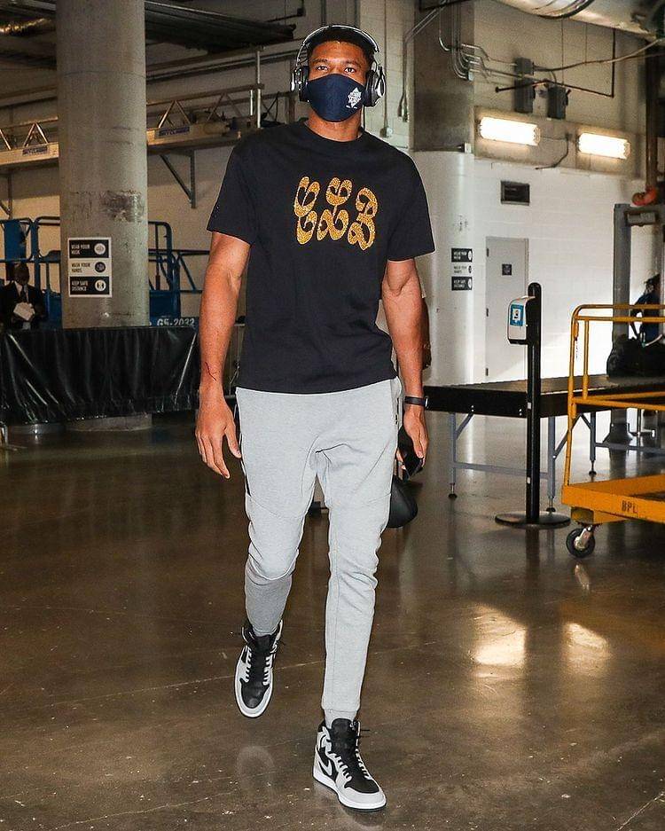 Giannis Antetokounmpo (instagram.com/giannis_an34)