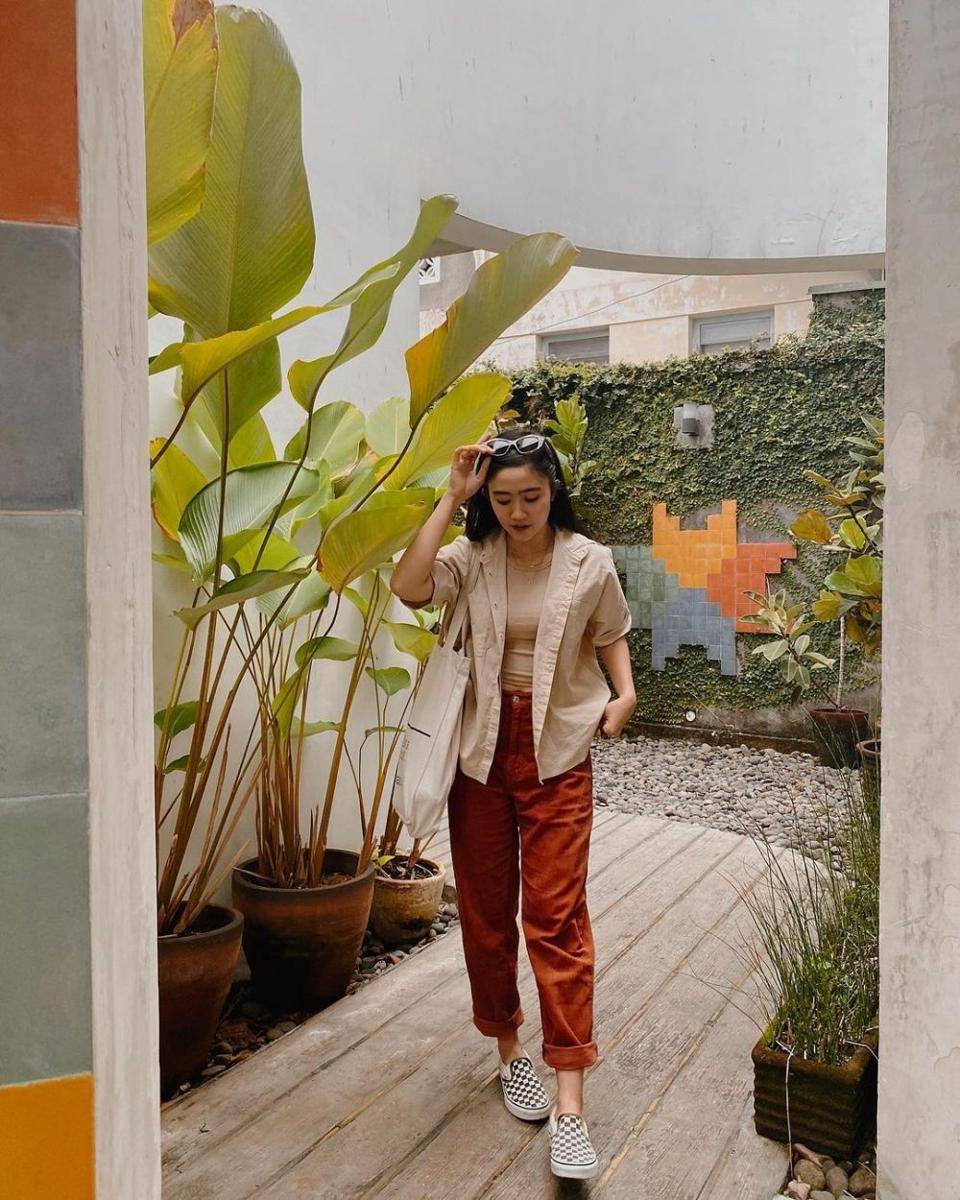 outfit dengan pants ala Febby Rastanty (instagram.com/febbyrastanty)