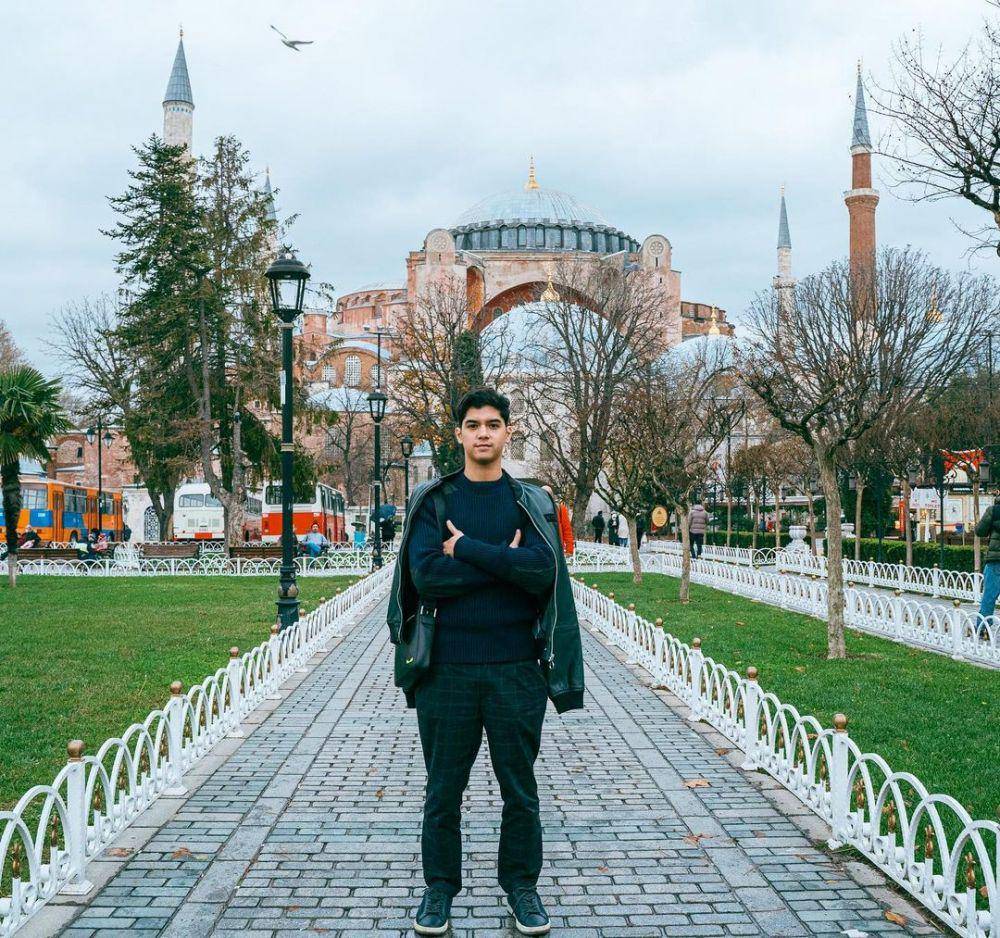 Al Ghazali (instagram.com/alghazali7)