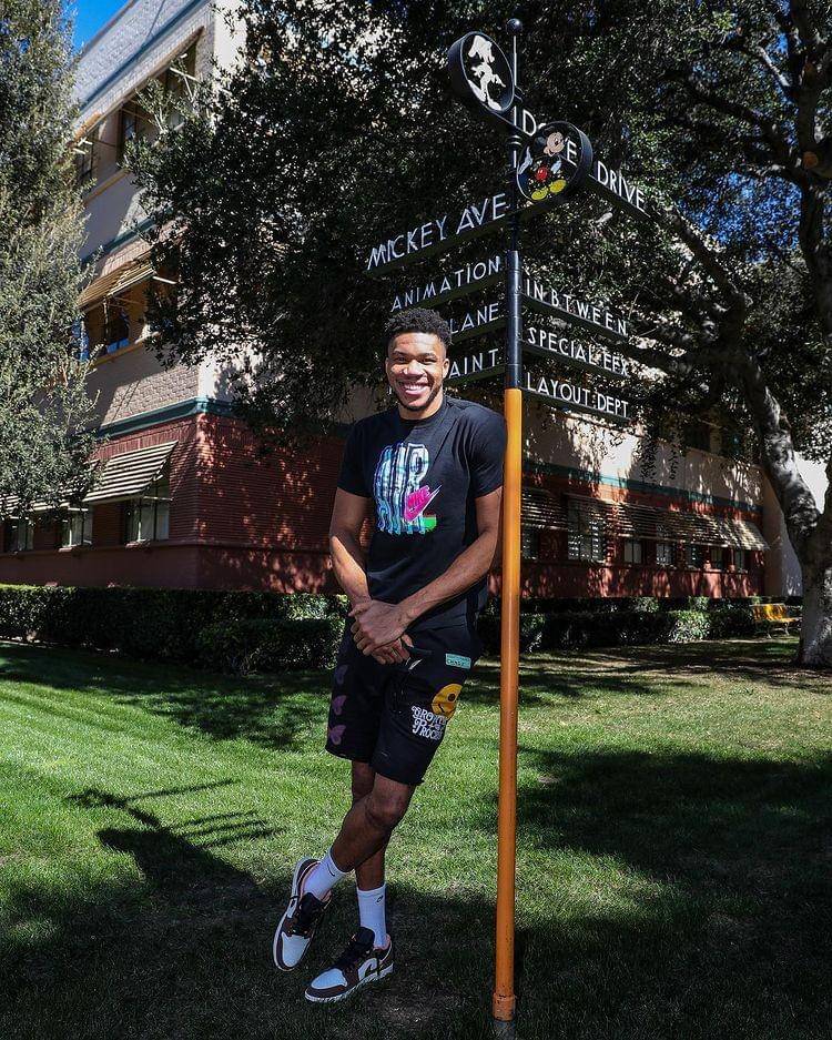 Giannis Antetokounmpo (instagram.com/giannis_an34)