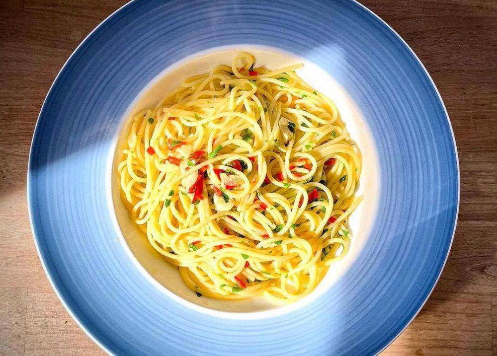ilustrasi spaghetti aglio e olio (instagram.com/richardfvickers)