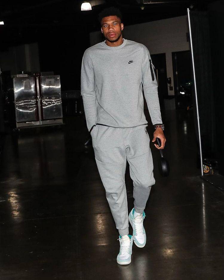 Giannis Antetokounmpo (instagram.com/giannis_an34)