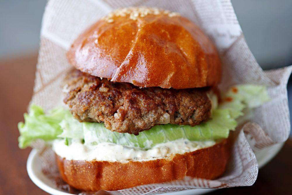 ilustrasi burger mint mayo (pixabay.com/takedahrs)
