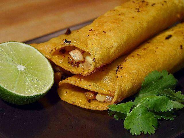 ilustrasi tortilla roll dengan mint mayo (pixabay.com/PublicDomainImages)