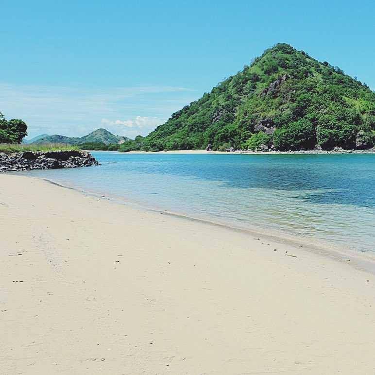 Pantai Waecicu (instagram.com/yandre_sp)