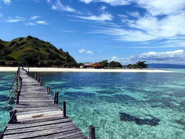 Pantai Waecicu (instagram.com/laalilalia)
