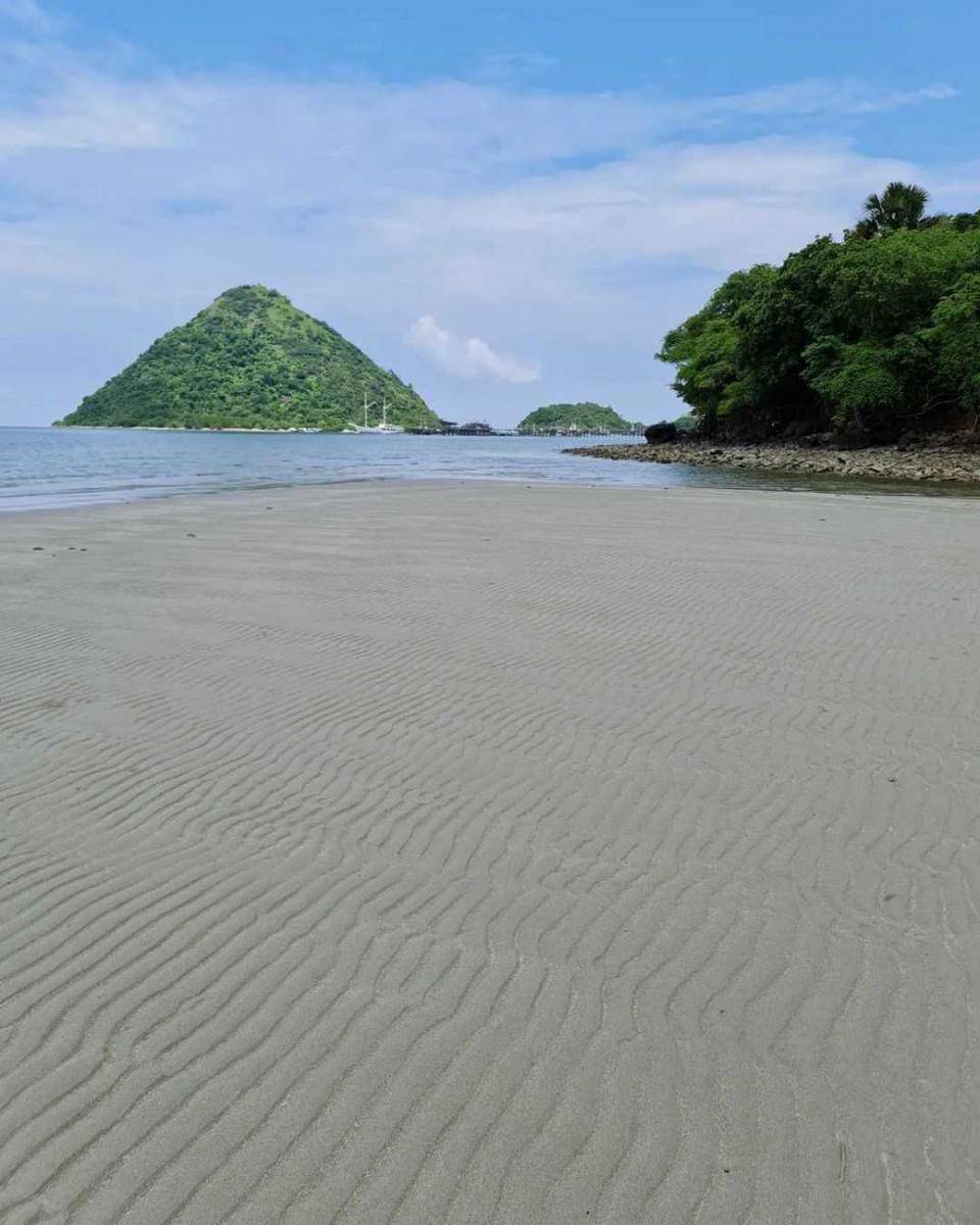 Pantai Waecicu (instagram.com/kasmito)