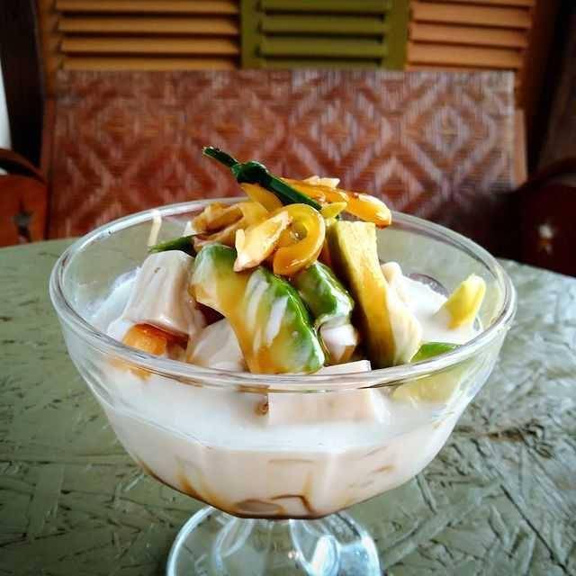 es goyobod (instagram.com/warungbaksojendela)