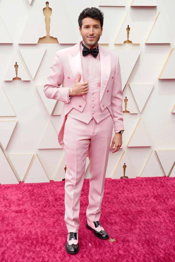 Style seleb pria yang hadir di Acara Oscars 2022 (gqmiddleeast.com)
