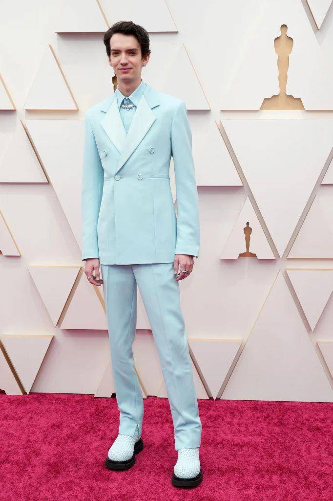 Style seleb pria yang hadir di Acara Oscars 2022 (gqmiddleeast.com)