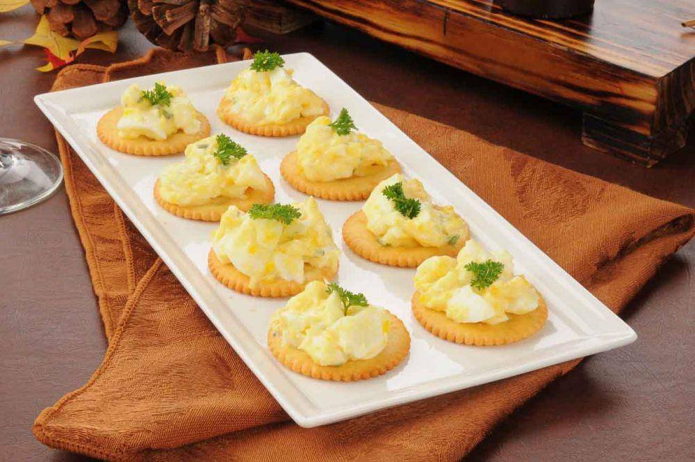 ilustrasi egg canape (archanaskitchen.com)