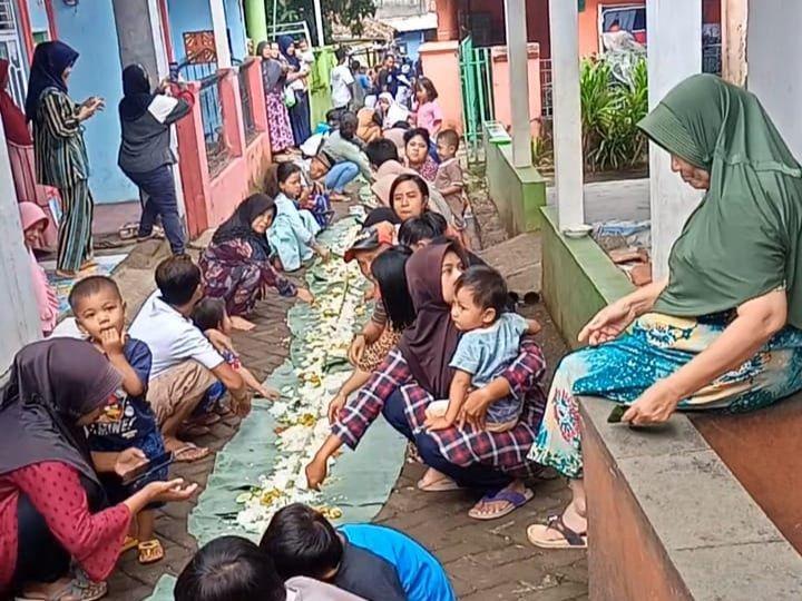 Tradisi Warga Purwakarta Sambut Ramadan: Makan di Sepanjang Jalan Gang