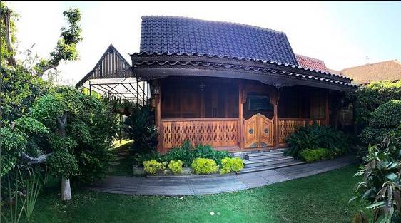 Rumah Adat Osing/ Instagram @omahosingbwi
