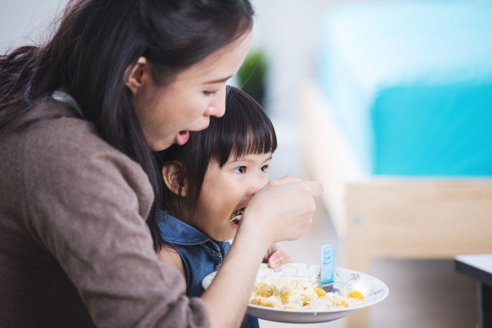 Dear Mama, Pastikan 5 Hal Ini Sebelum Beri Asupan Pendamping bagi Anak
