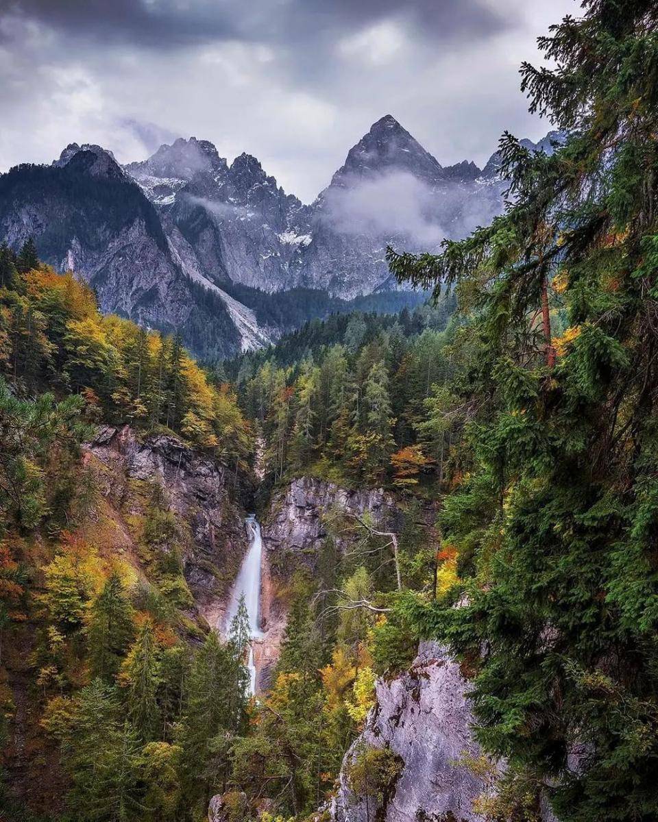 potret Martuljek Waterfall (instagram.com/sloveniaoutdoors)