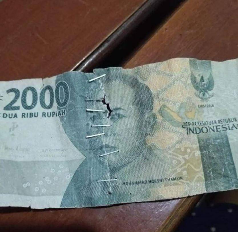 potret uang disambung (Twitter.com/wahyuhiddayyat)