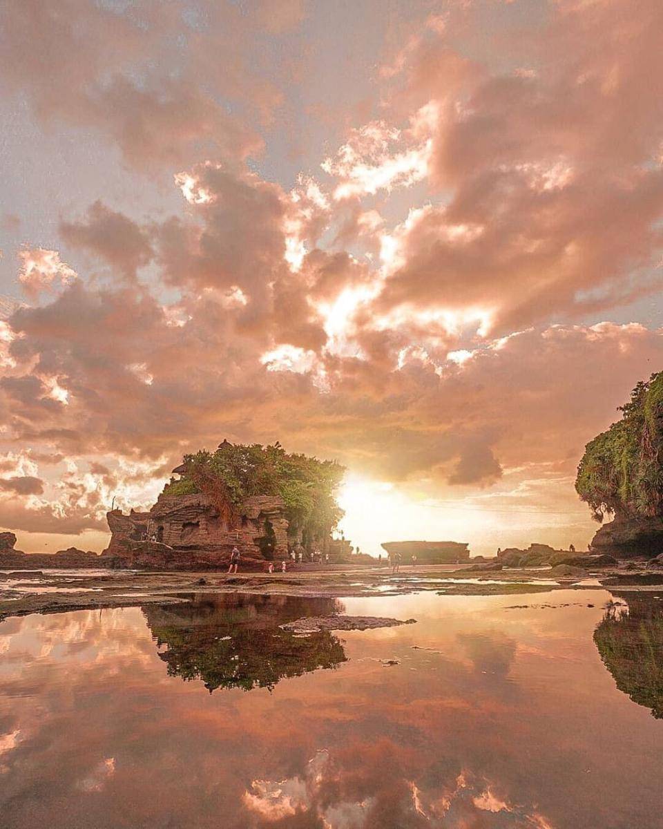 Sunset di Tanah Lot, Bali (instagram.com/ericlee05)