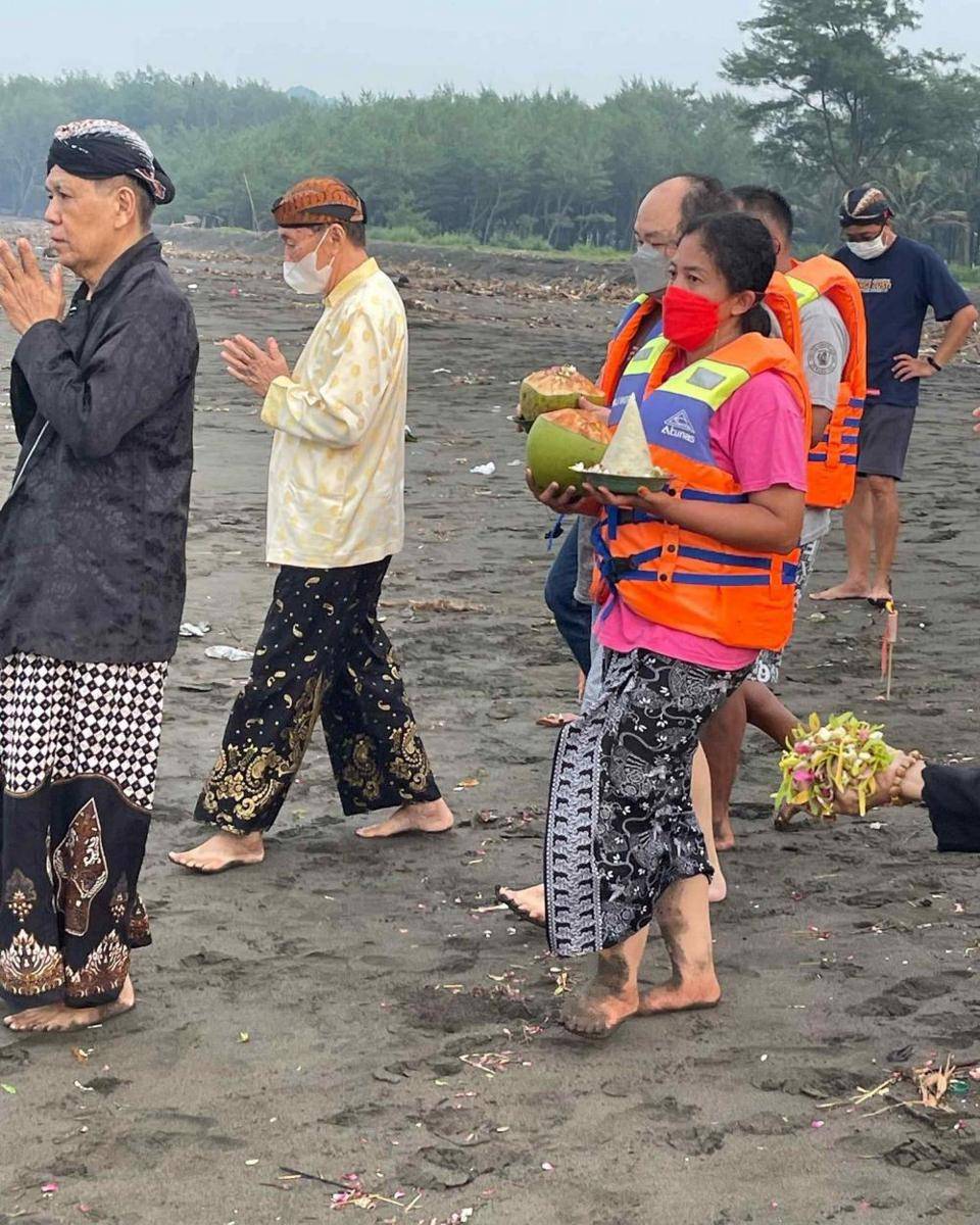 Rara Pawang Hujan (Instagram.com/rara_cahayatarotindigo/)