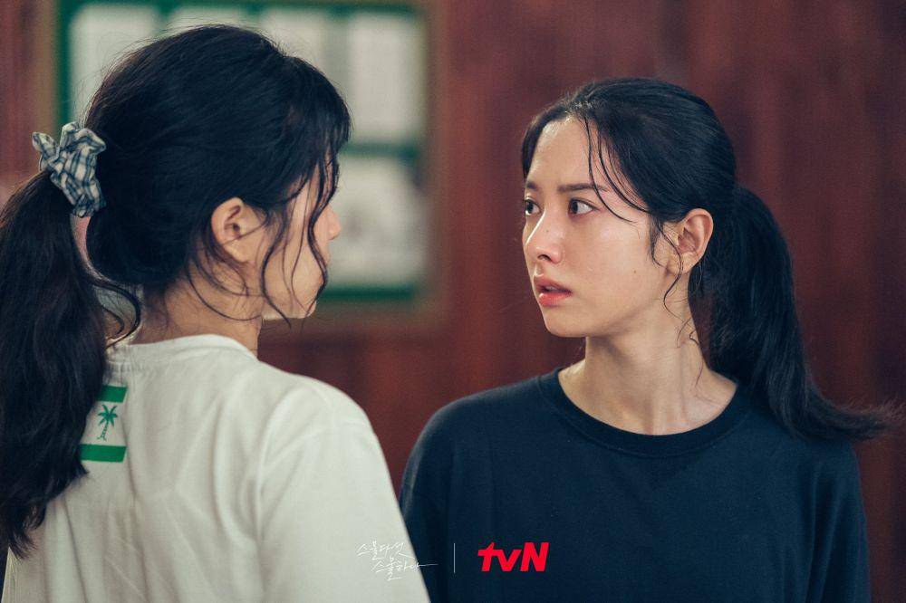Kim Tae Ri dan Bona di drama Twenty Five Twenty One (twitter.com/CJnDrama)
