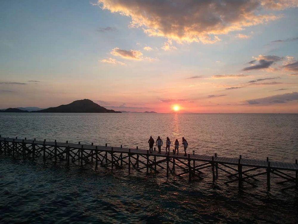 potret sunset di Labuan Bajo (instagram.com/tony_jpx8)