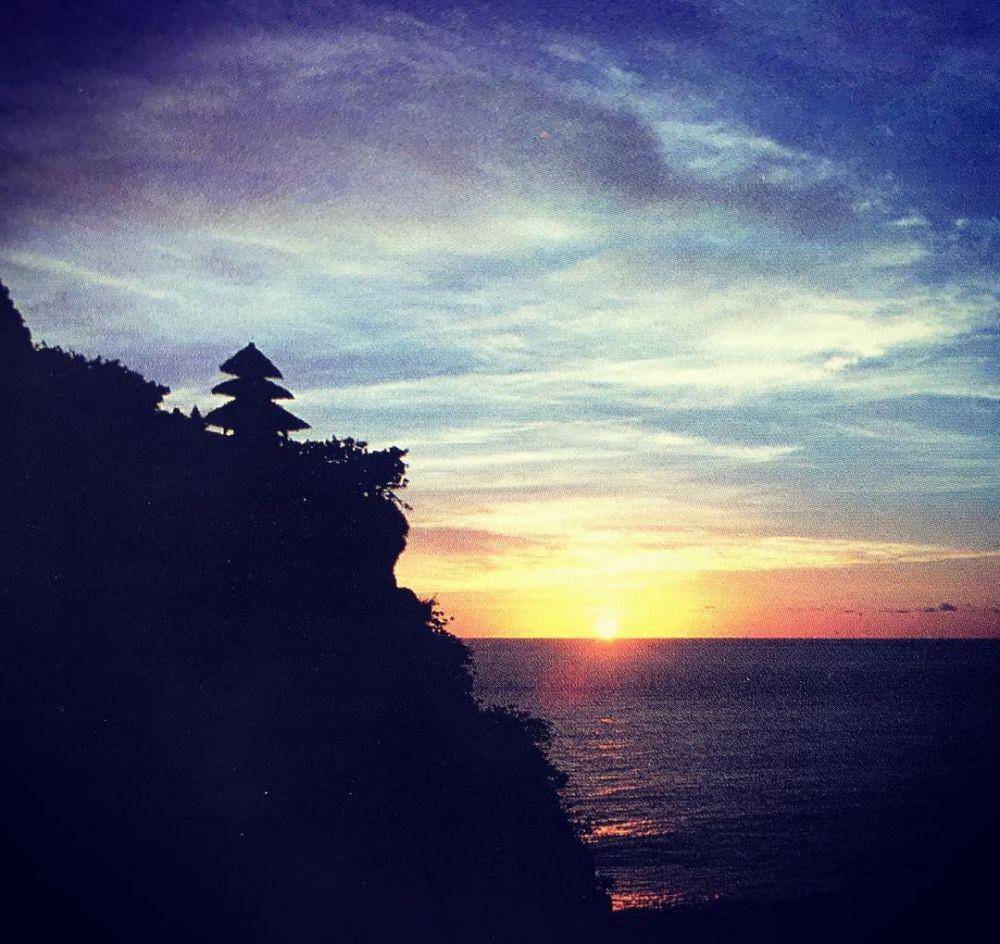 Sunset di Pura Uluwatu, Bali (instagram.com/yankacirofficial)