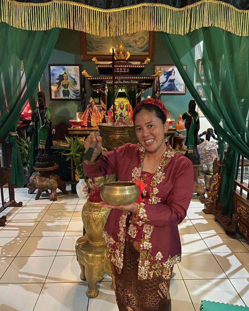 Rara Pawang Hujan (Instagram.com/rara_cahayatarotindigo/)
