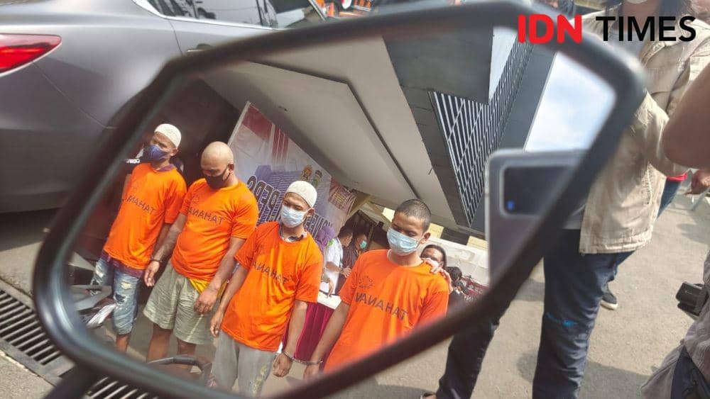 Empat tersangka curanmor yang diamankan Polres Metro Depok dari lokasi yang berbeda usai melakukan curanmor di Kota Depok. (INDTimes/Dicky)