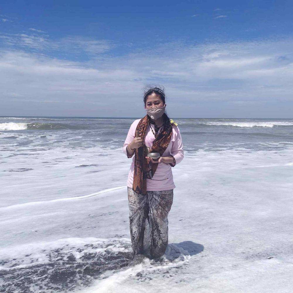 Rara Pawang Hujan (Instagram.com/rara_cahayatarotindigo/)