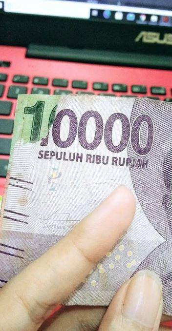 potret uang disambung (Twitter.com/clownsshht)