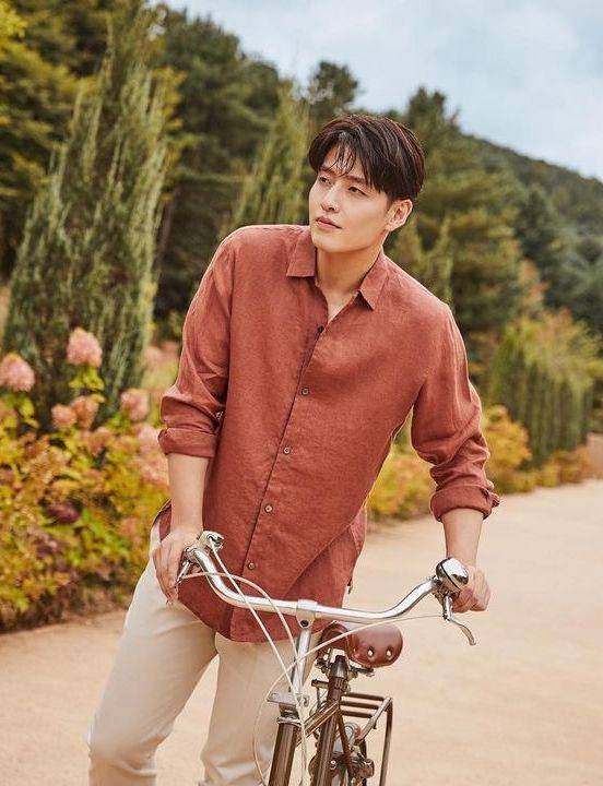 Kang Ha Neul (instagram.com/th_company_official)