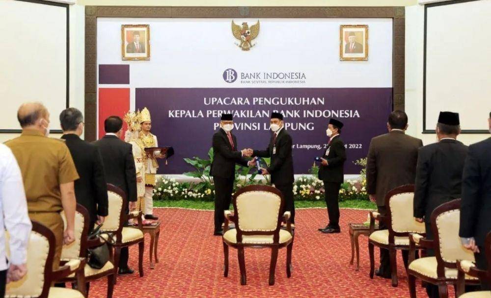 Pengukuhkan Budiyono resmi menjabat sebagai Kepala Perwakilan Bank Indonesia Provinsi Lampung menggantikan Budiharto Setyawan, Senin (28/3/2022). (Instagram.com/pemprovlampung_)