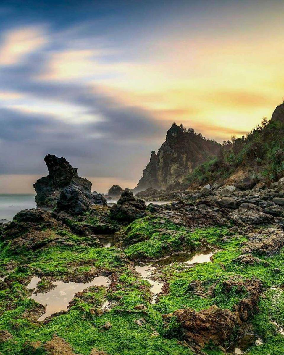 potret Pantai Watu Lumbung (Instagram.com/rifai_zebi)