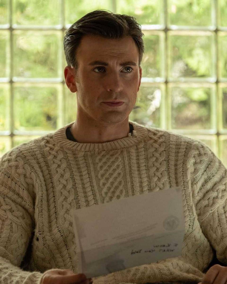 Chris Evans (instagram.com/knivesout)